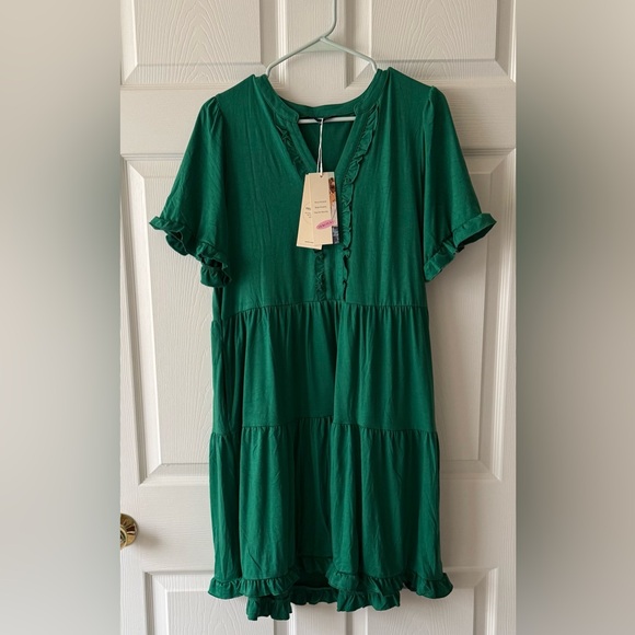 Dokotoo Dresses & Skirts - Green Ruffled V-Neck Dress Size L